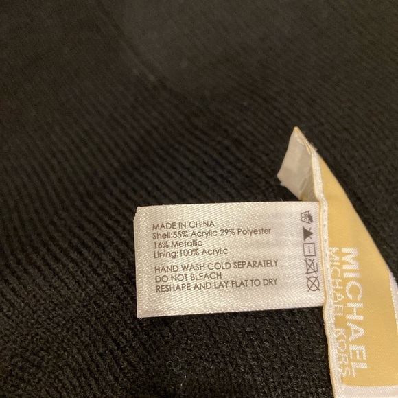 NWT MICHAEL KORS WOMEN’S REVERSIBLE METALLIC LEOPARD BEANIE - Picture 7 of 7